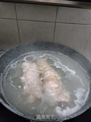 白灼猪肘肉的做法步骤：4
