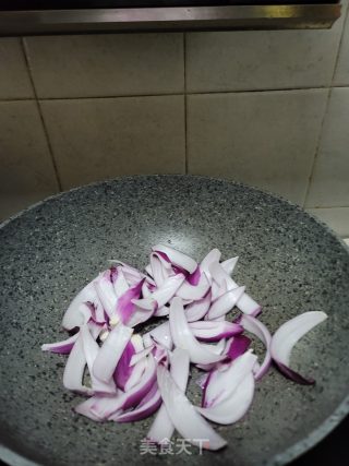 猪肉洋葱炒芦笋的做法步骤：7