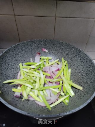 猪肉洋葱炒芦笋的做法步骤：9