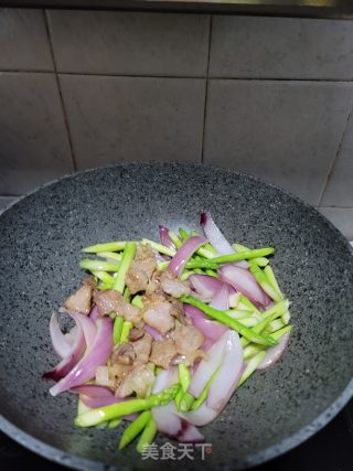 猪肉洋葱炒芦笋的做法步骤：12