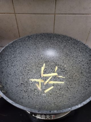 鱼骨焖腐竹的做法步骤：4
