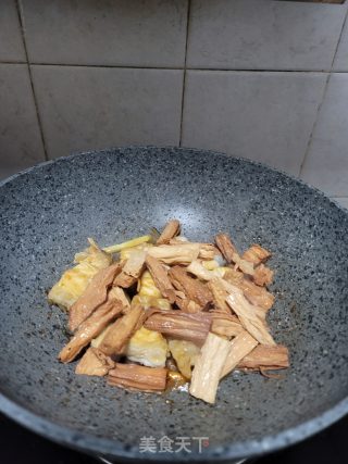 鱼骨焖腐竹的做法步骤：10