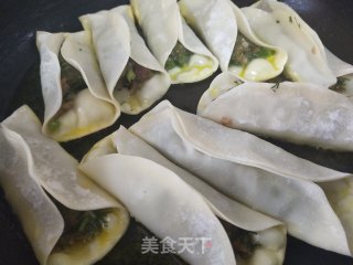 茴香馅锅贴的做法步骤：6