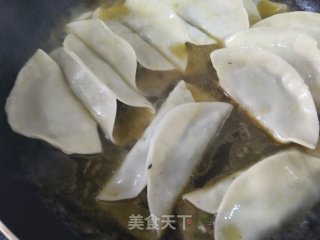 茴香馅锅贴的做法步骤：7