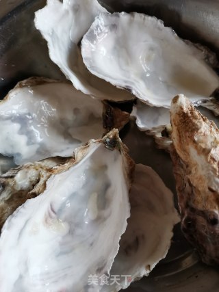 蒜蓉蒸生蚝的做法步骤：1
