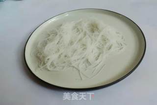 超快手金针菇蒸粉丝的做法步骤：3