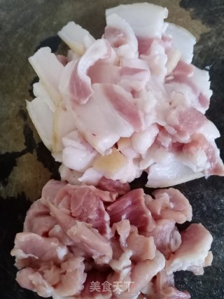 香菇炒肉的做法步骤：2