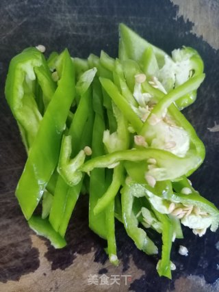 香菇炒肉的做法步骤：3