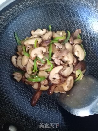香菇炒肉的做法步骤：11