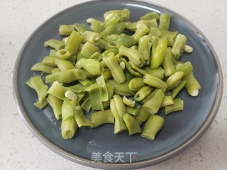 四季豆炒鸡蛋的做法步骤：1