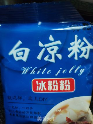 牛奶菊花冻饮的做法步骤：2