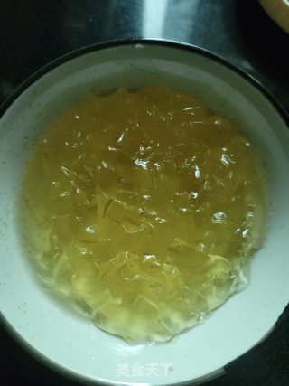 牛奶菊花冻饮的做法步骤：9