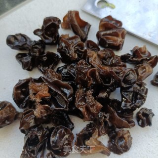 蛋皮拌苦菊的做法步骤：4