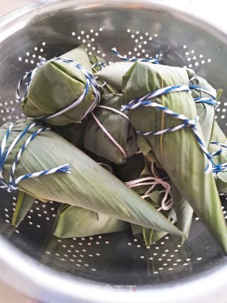紫米红豆粽的做法步骤：4