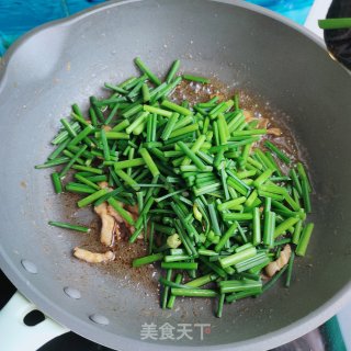 五花肉炒韭苔的做法步骤：7