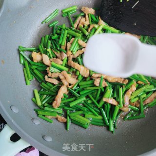 五花肉炒韭苔的做法步骤：8