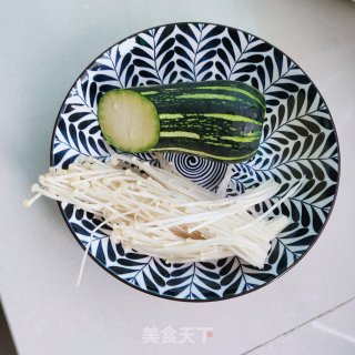 金针菇、南瓜鸡蛋饼的做法步骤：1
