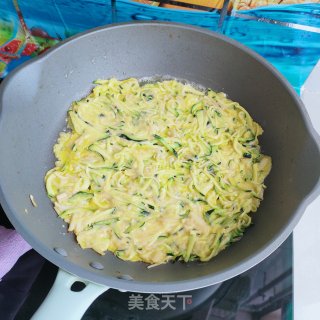 金针菇、南瓜鸡蛋饼的做法步骤：8
