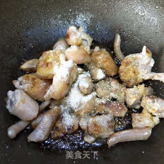 盐焗猪尾的做法步骤：7