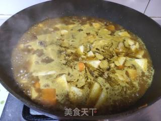 芋头咖喱鸡肉盖烧饭的做法步骤：6