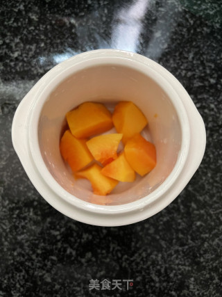 木瓜银耳炖牛奶的做法步骤：3