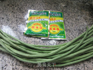 榨菜丝炒豇豆的做法步骤：1