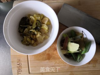 酸菜烧牛腩的做法步骤：4