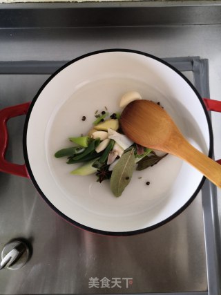 酸菜烧牛腩的做法步骤：5