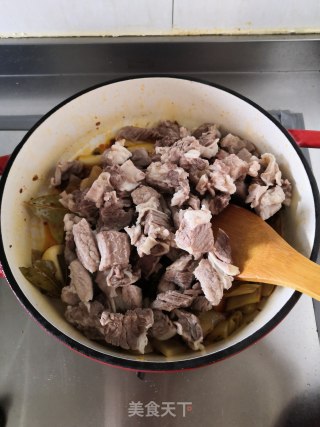 酸菜烧牛腩的做法步骤：9