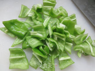 皱皮椒炒鸡块的做法步骤：3