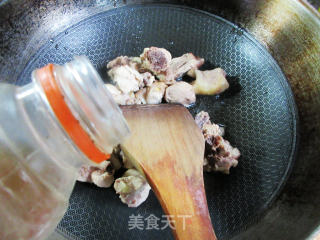 皱皮椒炒鸡块的做法步骤：4