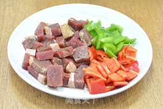青红椒牛排串的做法步骤：3