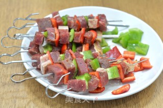 青红椒牛排串的做法步骤：4