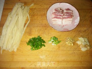 豆芽炒饼的做法步骤：1