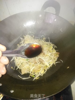 豆芽炒饼的做法步骤：8