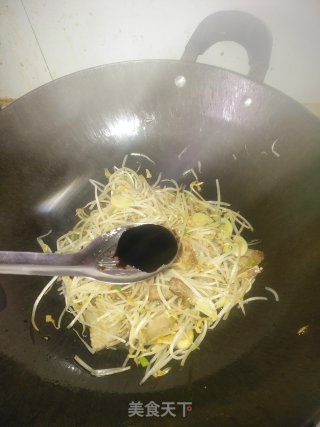豆芽炒饼的做法步骤：9