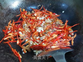 红辣椒炒肉丝的做法步骤：7