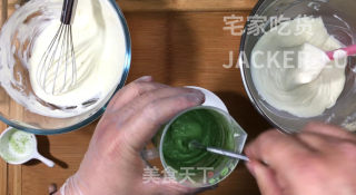 抹茶酸奶慕斯蛋糕，咸香的芝士饼干，酸甜的酸奶、清新微苦的抹茶。的做法步骤：10