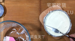 抹茶酸奶慕斯蛋糕，咸香的芝士饼干，酸甜的酸奶、清新微苦的抹茶。的做法步骤：15