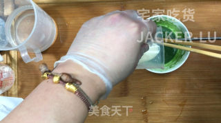 抹茶酸奶慕斯蛋糕，咸香的芝士饼干，酸甜的酸奶、清新微苦的抹茶。的做法步骤：20
