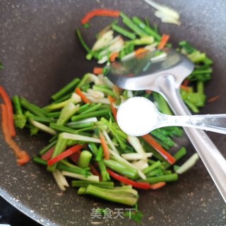 子姜炒芹菜的做法步骤：5