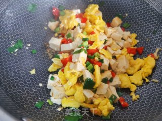 小葱豆腐炒鸡蛋的做法步骤：8