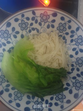 肉卷汤面的做法步骤：6