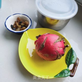 葡萄干火龙果拌酸奶的做法步骤：1