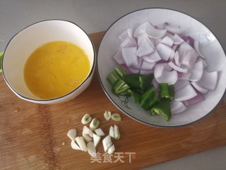 洋葱炒鸡蛋的做法步骤：1