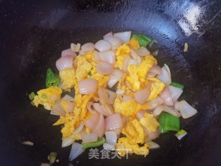洋葱炒鸡蛋的做法步骤：5