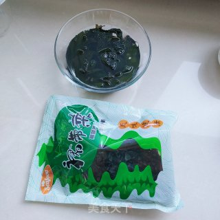 裙带菜豆腐汤的做法步骤：1