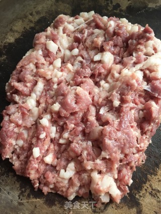 煎肉丸的做法步骤：1
