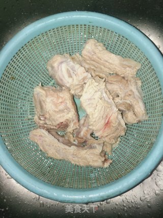 懒人版的砂锅红烧排骨的做法步骤：2