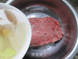 牛肉馅锅贴的做法步骤：2
